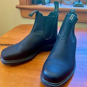 Blundstone 510 - Never
Worn - US 7 / AUS/UK 4